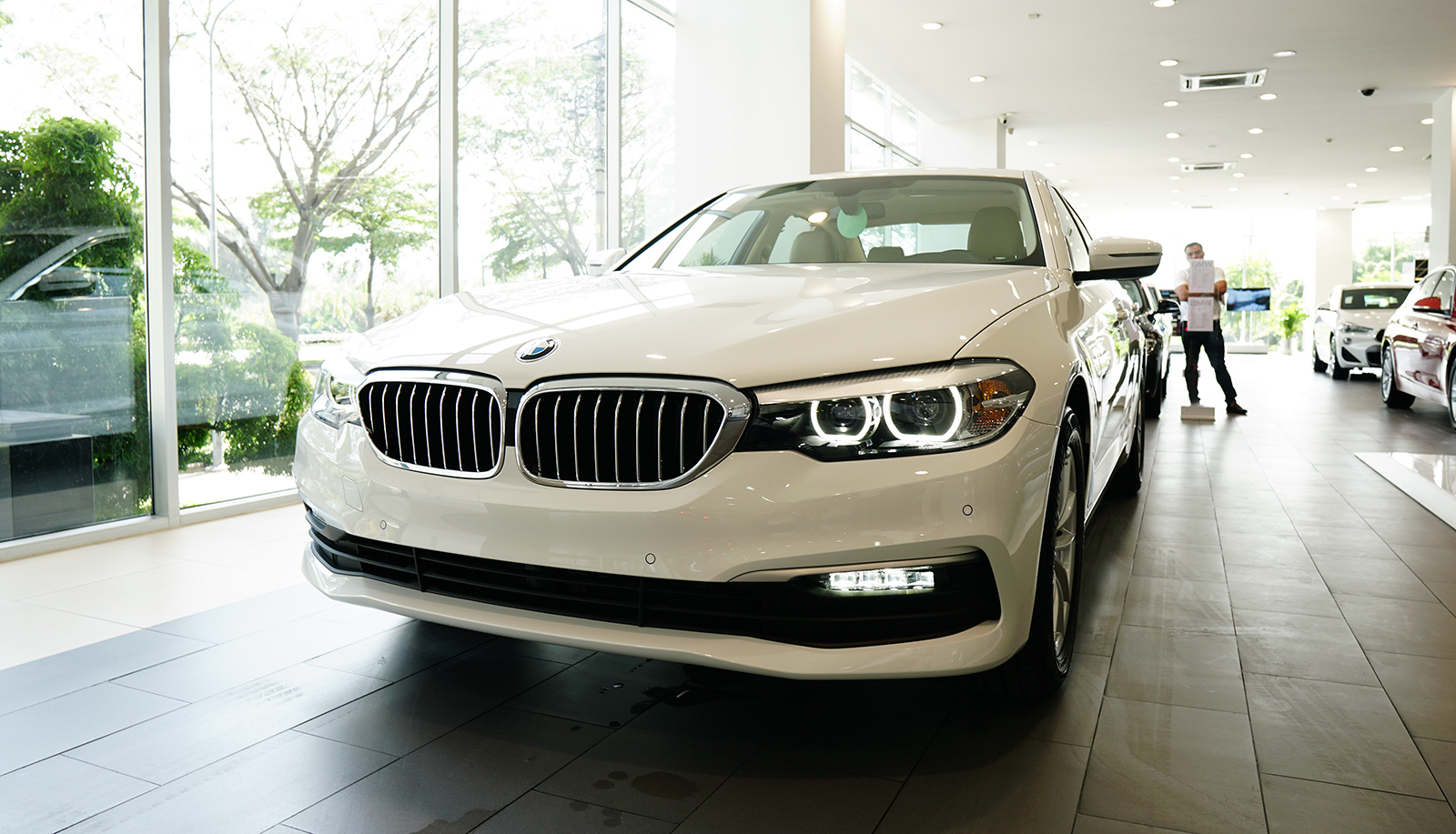 Xe BMW 520i