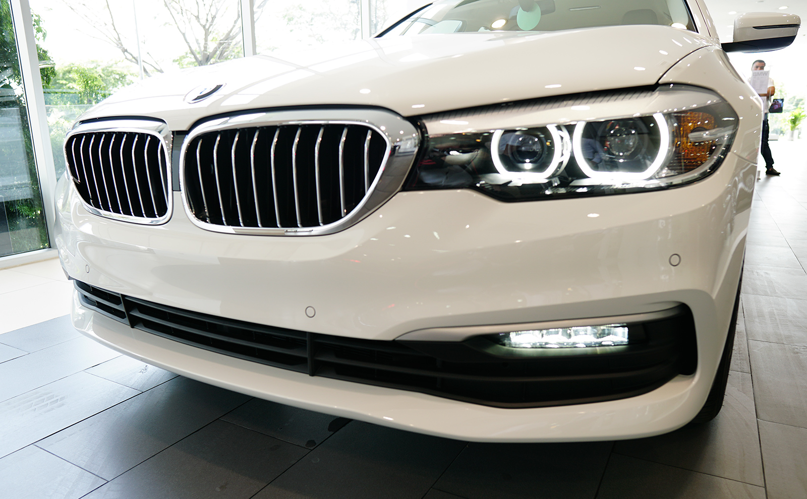 Đèn pha xe BMW 520i mới