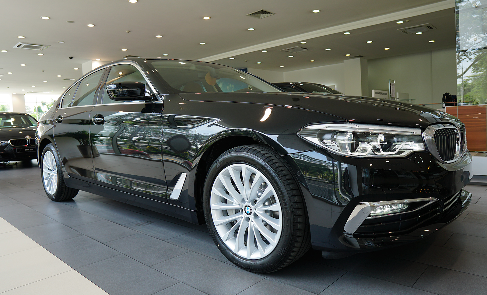 Xe BMW 530i