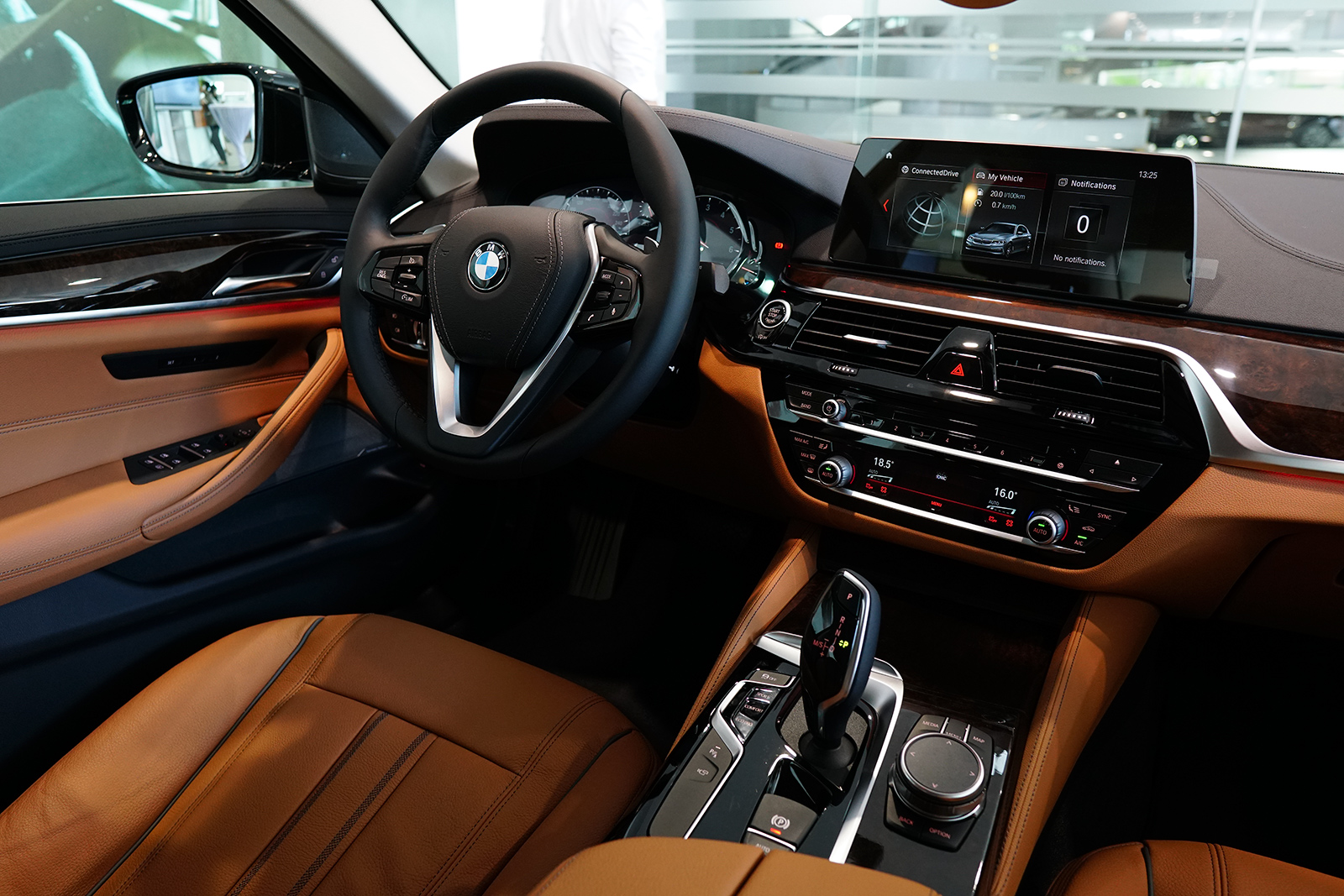 Nội thất xe BMW 530i mới