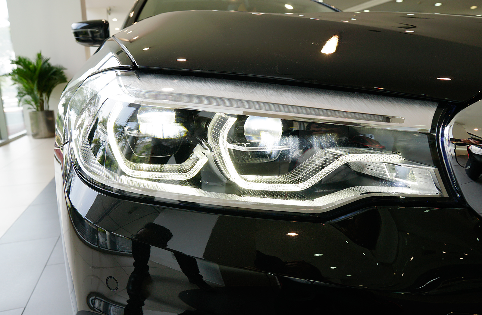 Xe BMW 530i