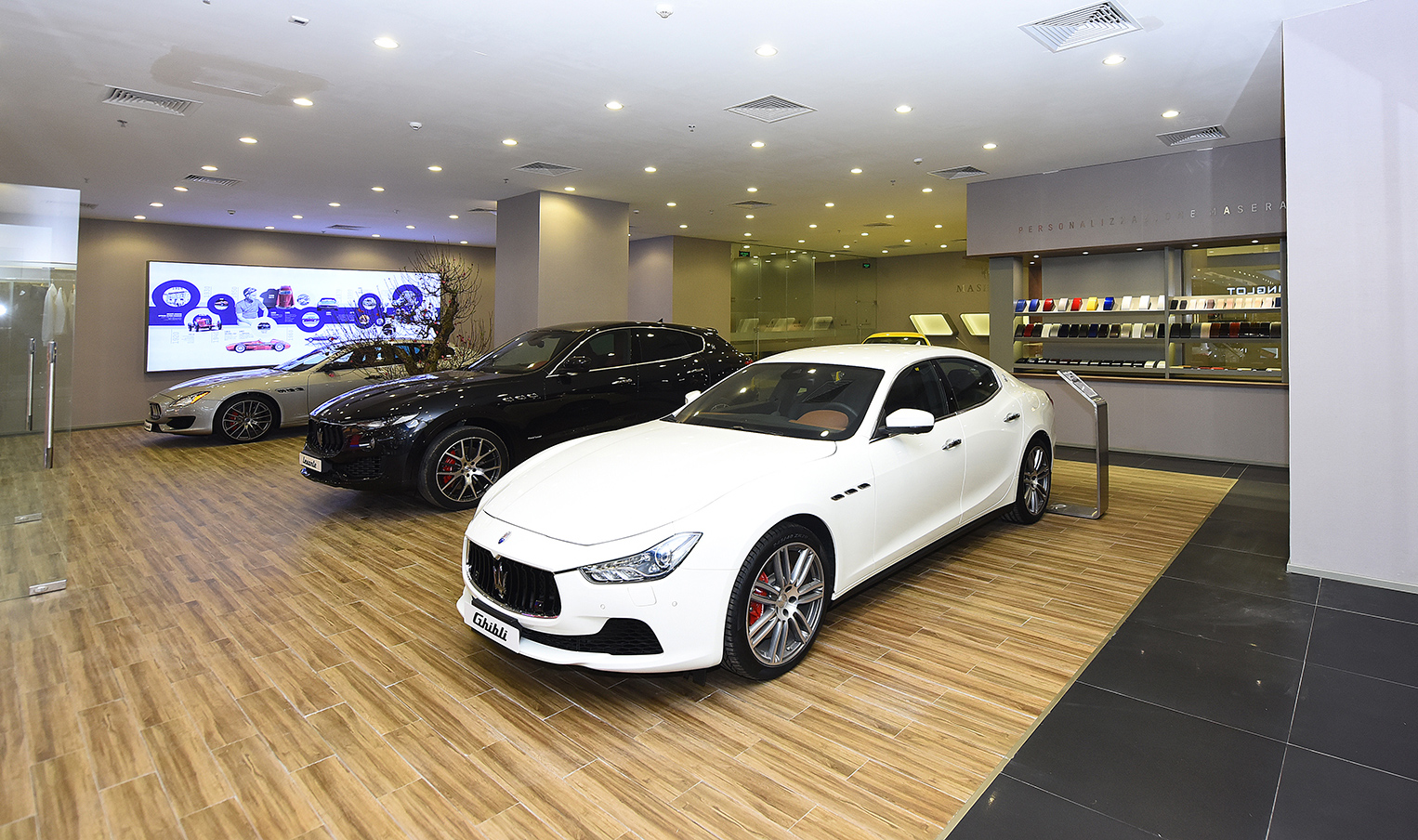 Xe sedan Maserati Ghibli