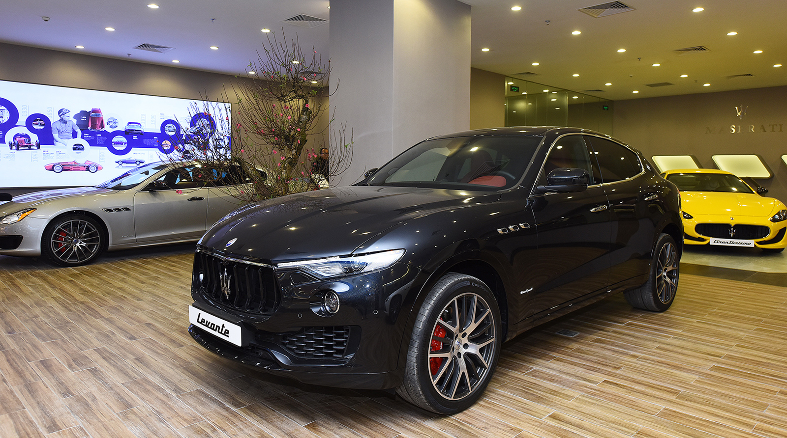 Xe SUV Levante S