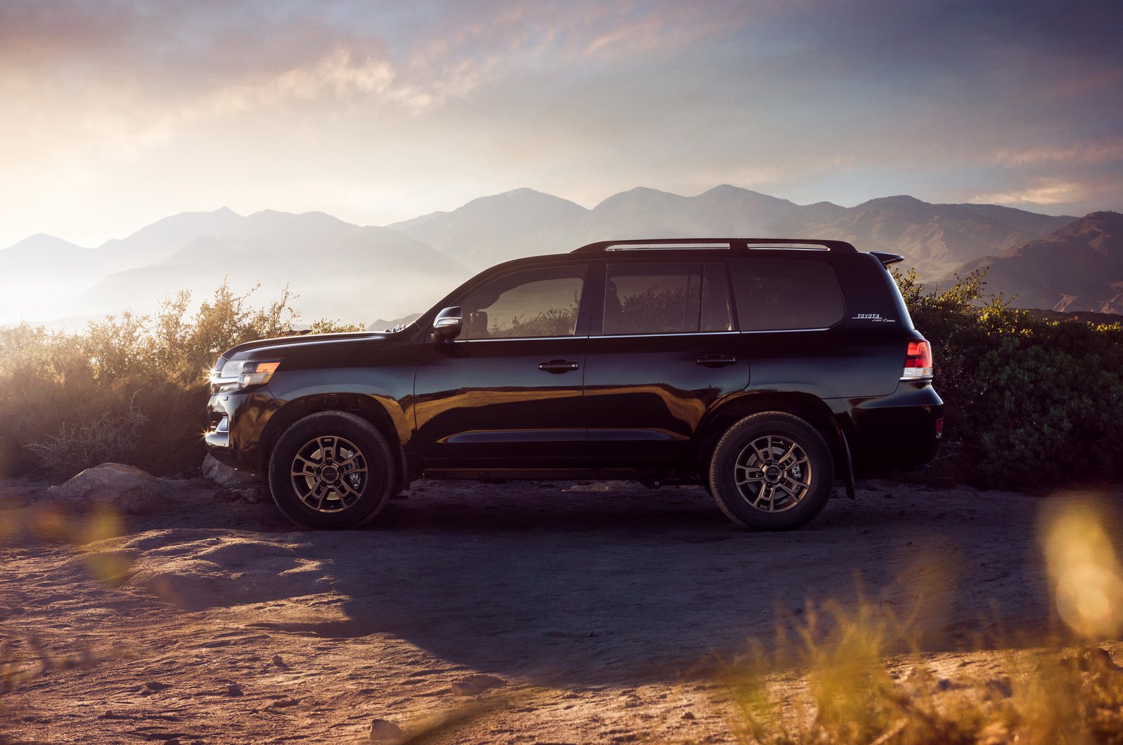 Thiết kế bên hông xe Toyota Land Cruiser Heritage Edition
