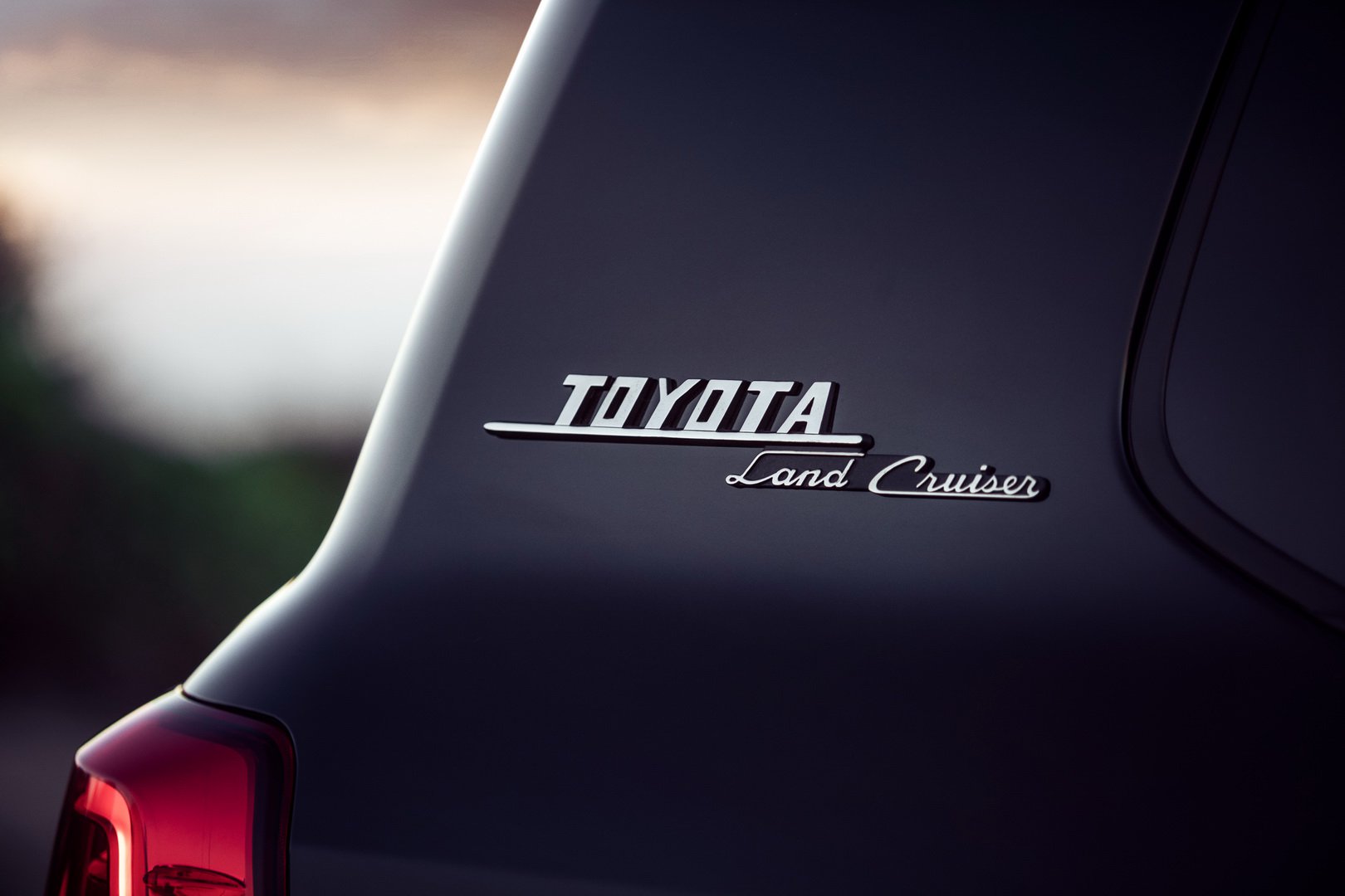Logo xe Toyota Land Cruiser Heritage Edition