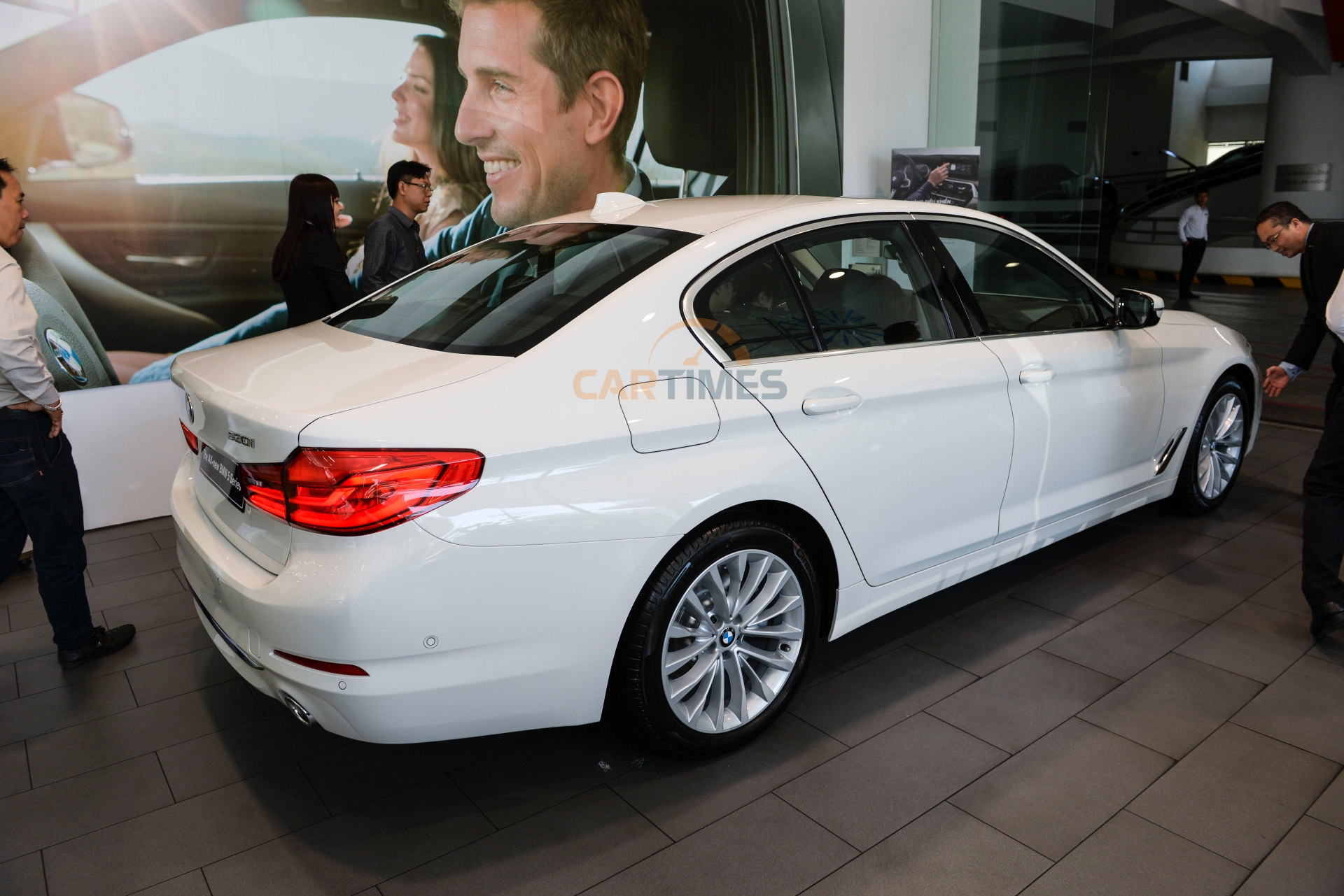  Thiết kế bên hông xe BMW 5 Series thế hệ mới
