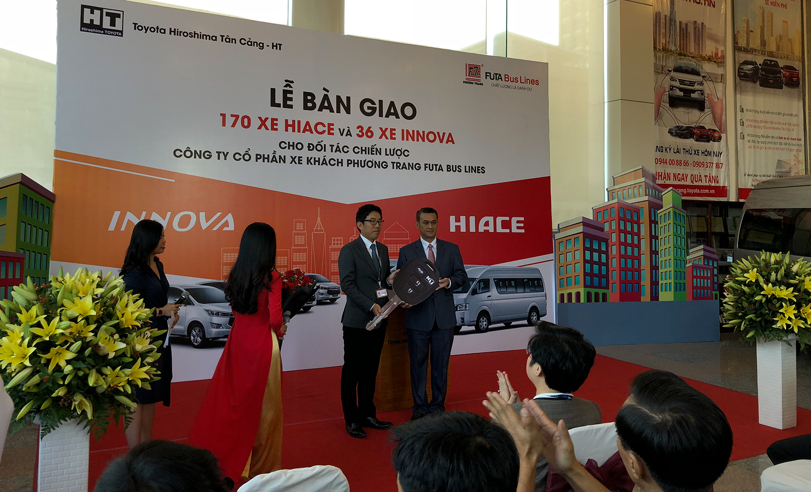 Lễ bàn giao hơn 200 xe cho Công ty Phương Trang