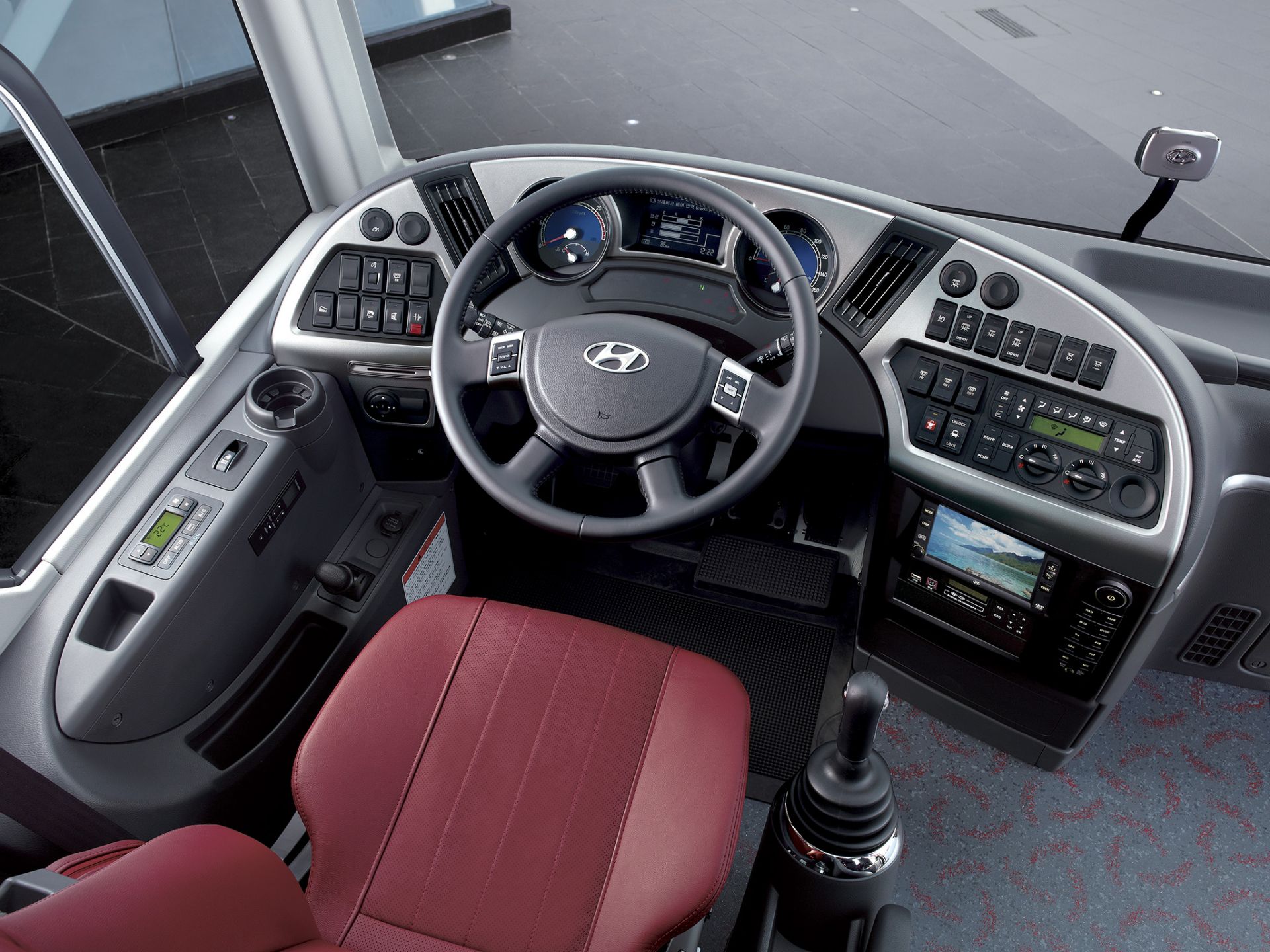 Vị trí người lái trên xe Hyundai Universe