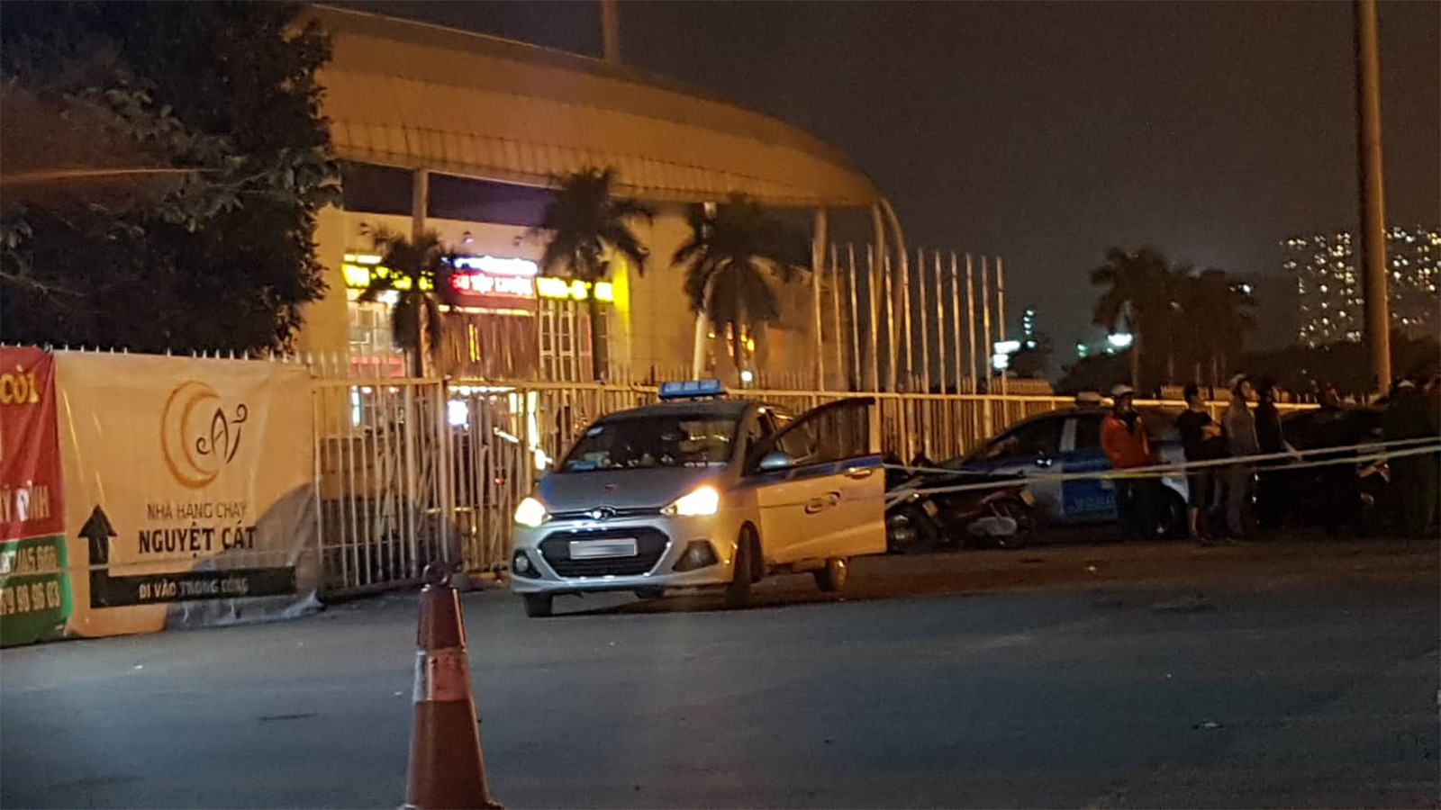 Hiện trường vụ tài xế taxi bị cứa cổ ở Mỹ Đình