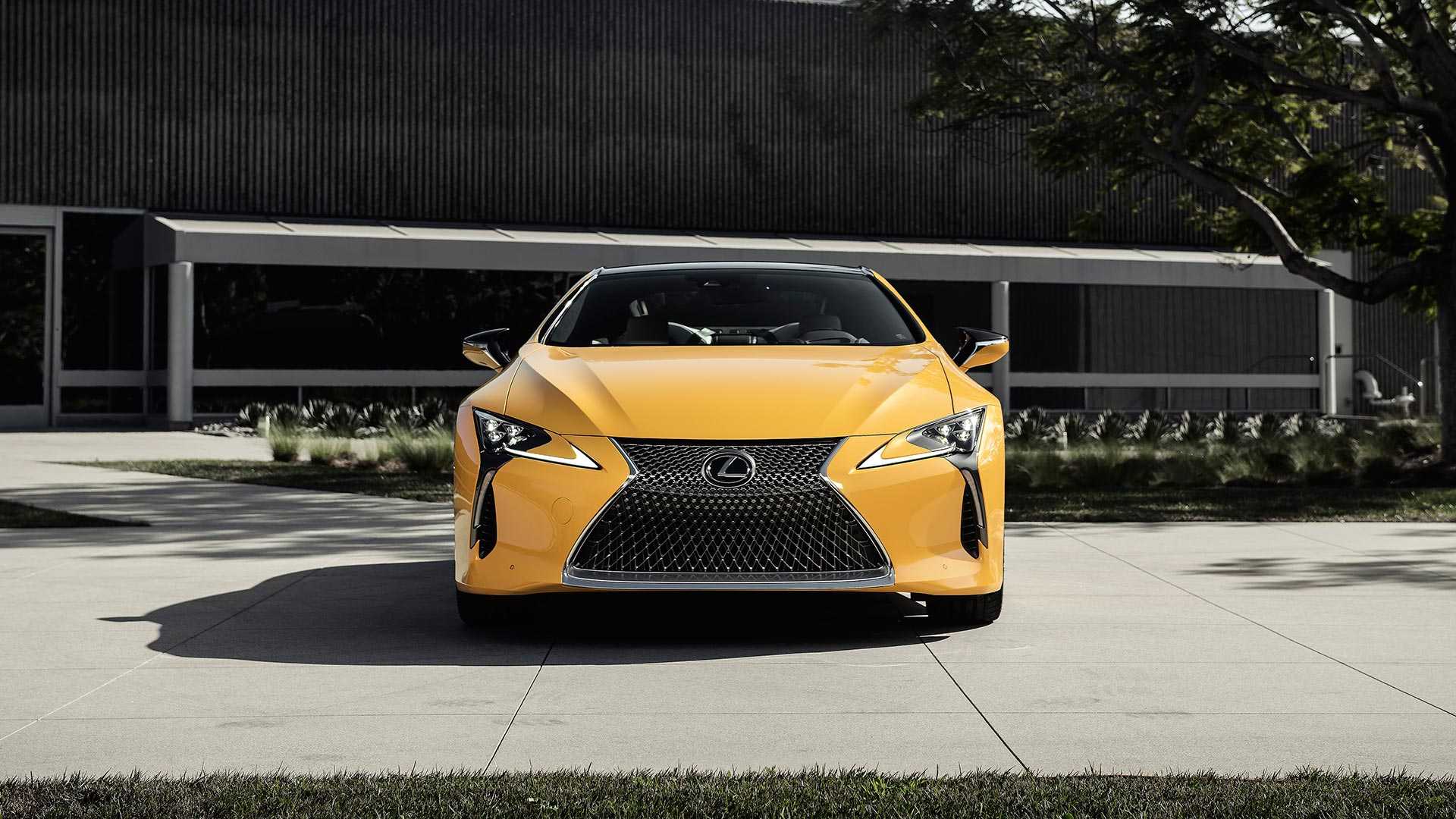 Về tổng thể, Lexus LC 500 Inspiration Series được trang bị thêm 1 số chi tiết carbon