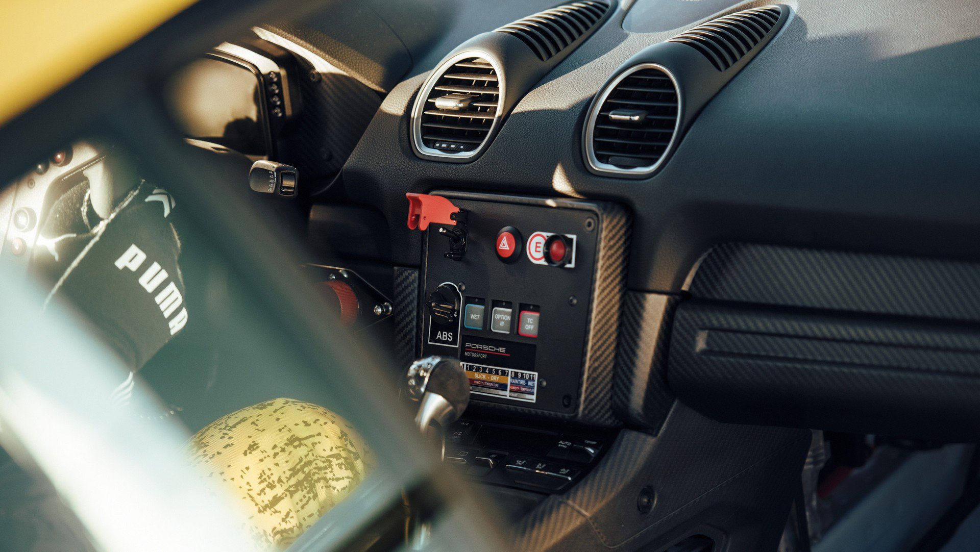 Cabin xe Porsche 718 Cayman GT4 Clubsport