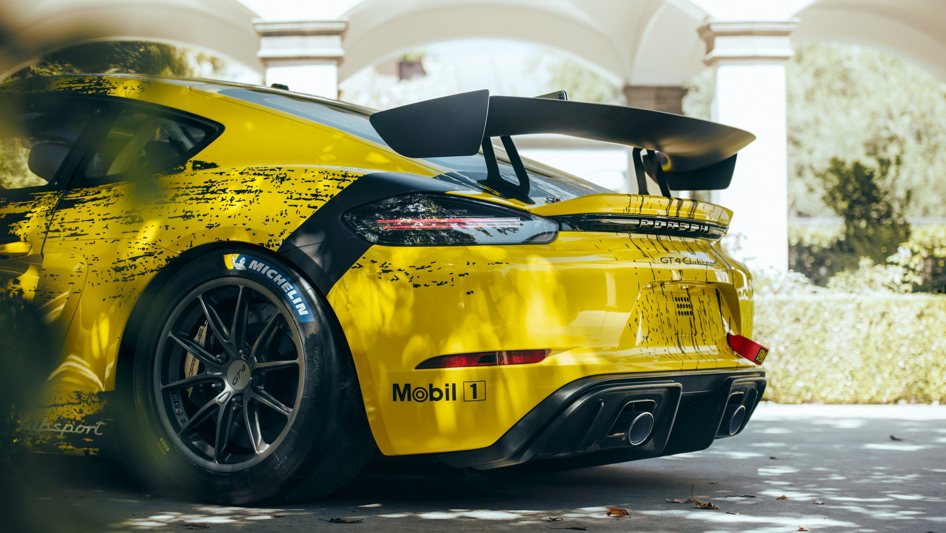 Thiết kế đuôi xe Porsche 718 Cayman GT4 Clubsport