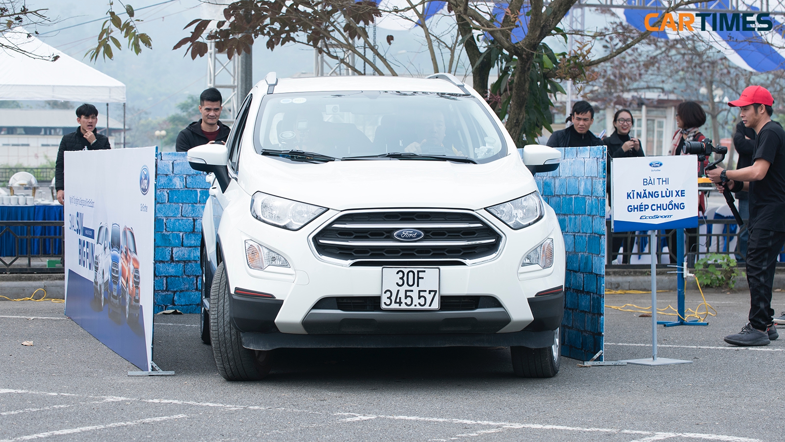 Bài thi điều khiển xe Ford EcoSport lùi chuồng