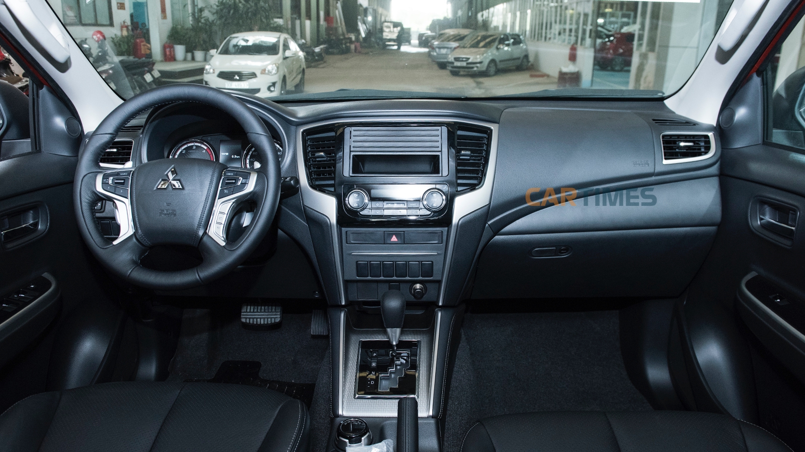 Mitsubishi Triton 2019 có nội thất chưa đầy đủ, thiếu màn hình giải trí do là bản chạy thử