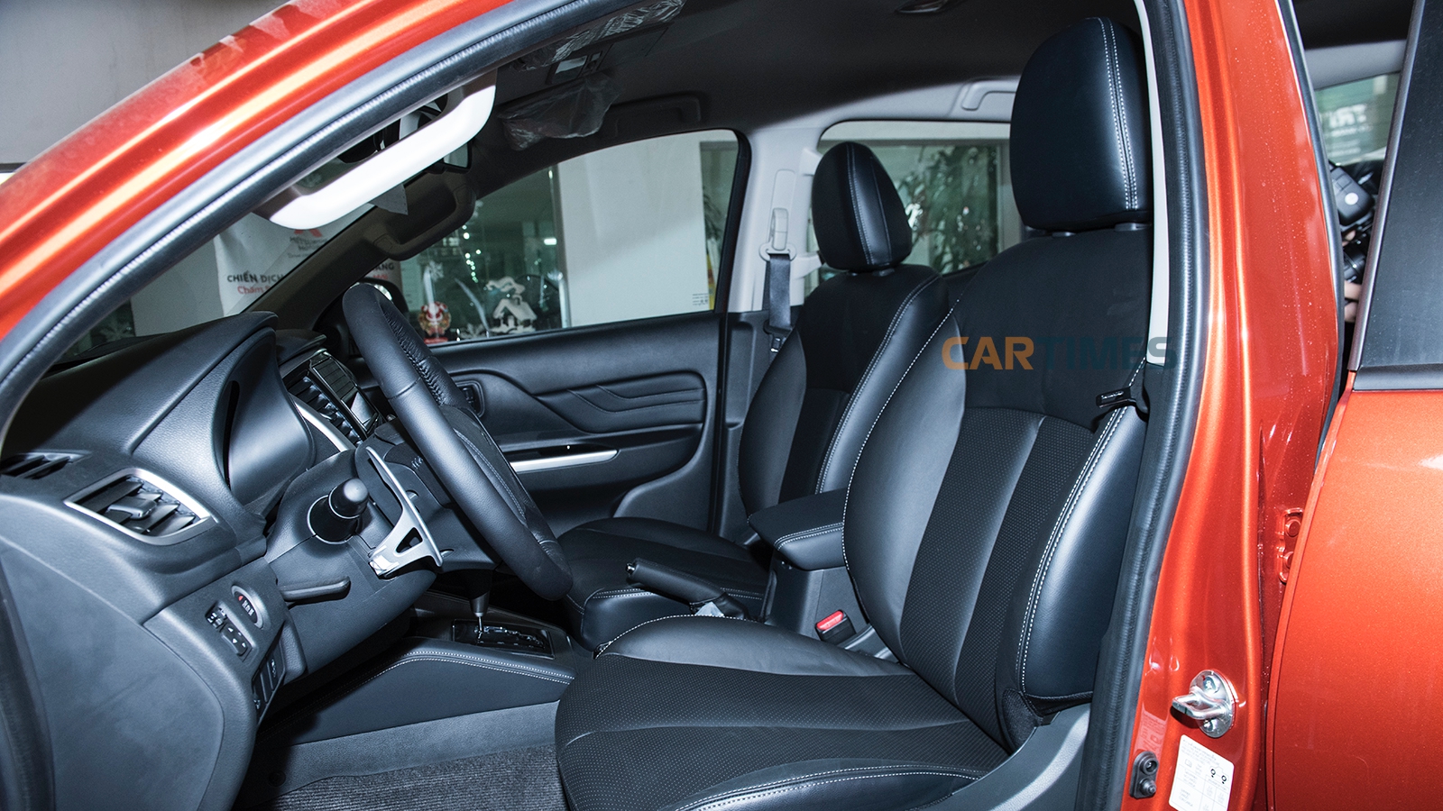 Nội thất xe Mitsubishi Triton 2019 bọc da