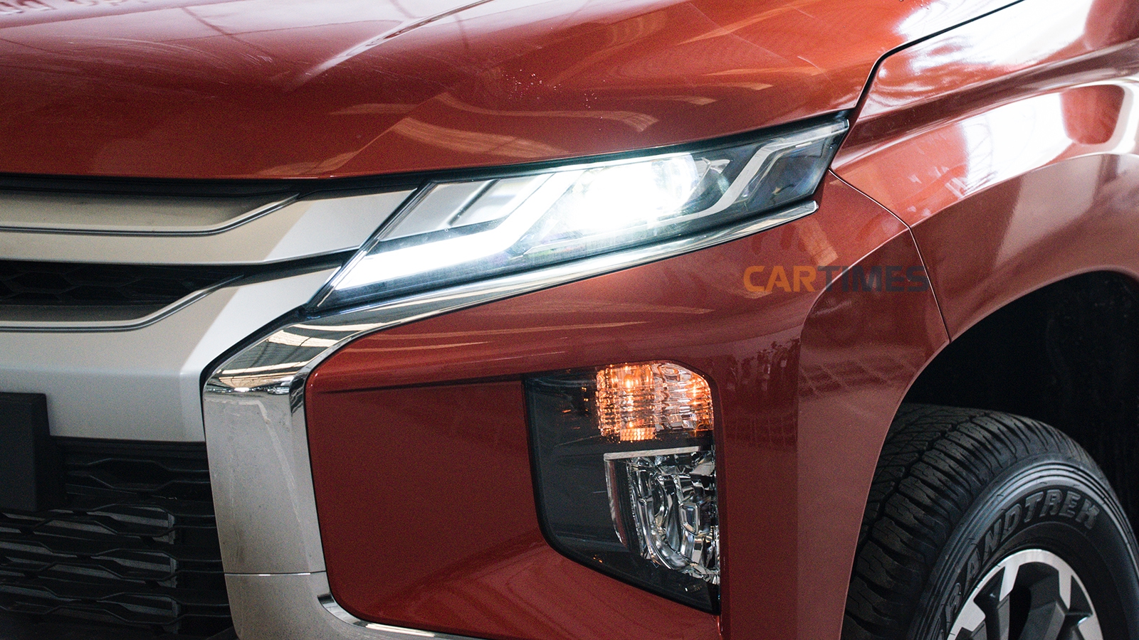 Đèn pha Mitsubishi Triton dạng LED