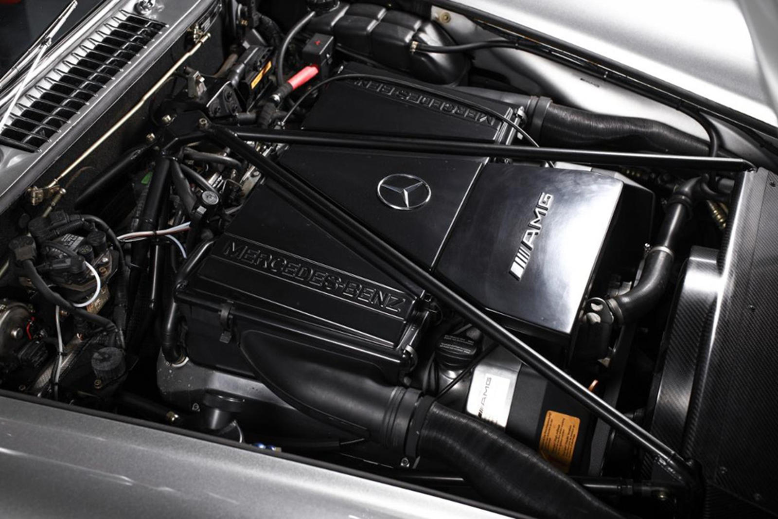 Động cơ của xe Mercedes-Benz 300SL AMG