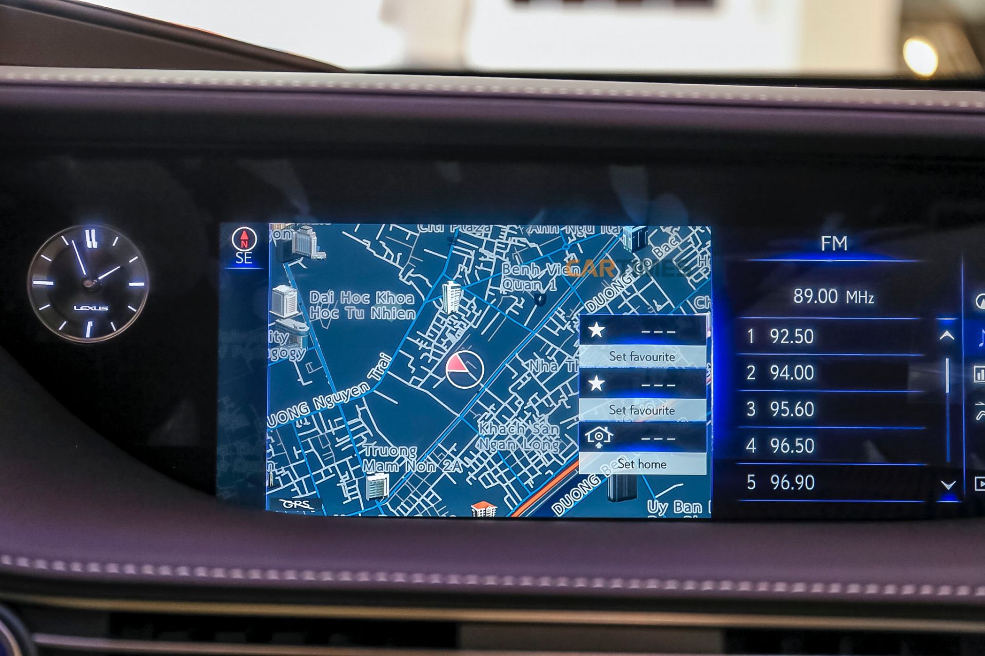 Màn hình giải trí tích hợp định vị trên Lexus LS500h 2019