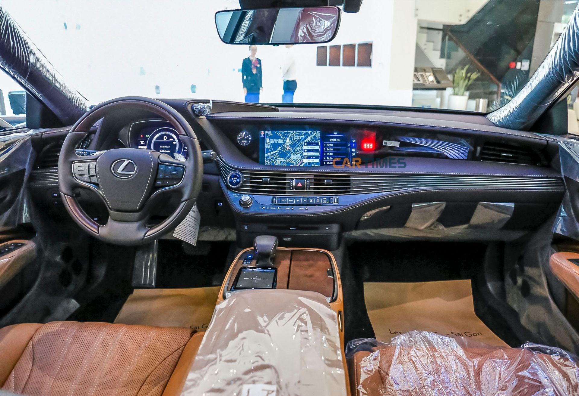 Thiết kế cabin hàng ghế trước xe Lexus LS 500h 2019