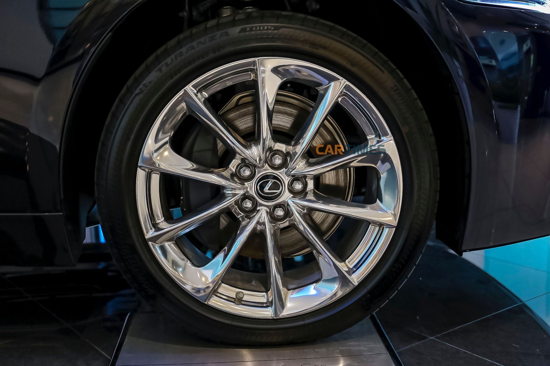 La zăng xe Lexus LS 500h 2019