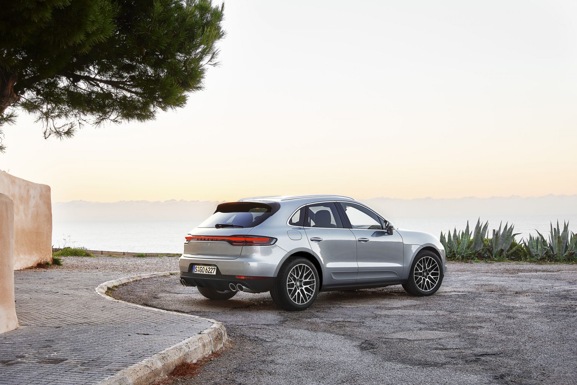 Thiết kế phía sau Porsche Macan S 2019