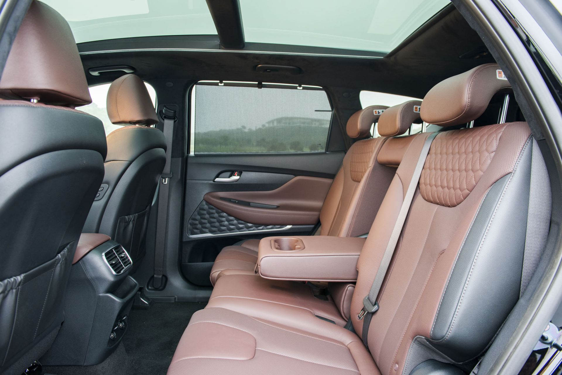 Hàng ghế thứ 2 xe Hyundai Santa Fe 2019
