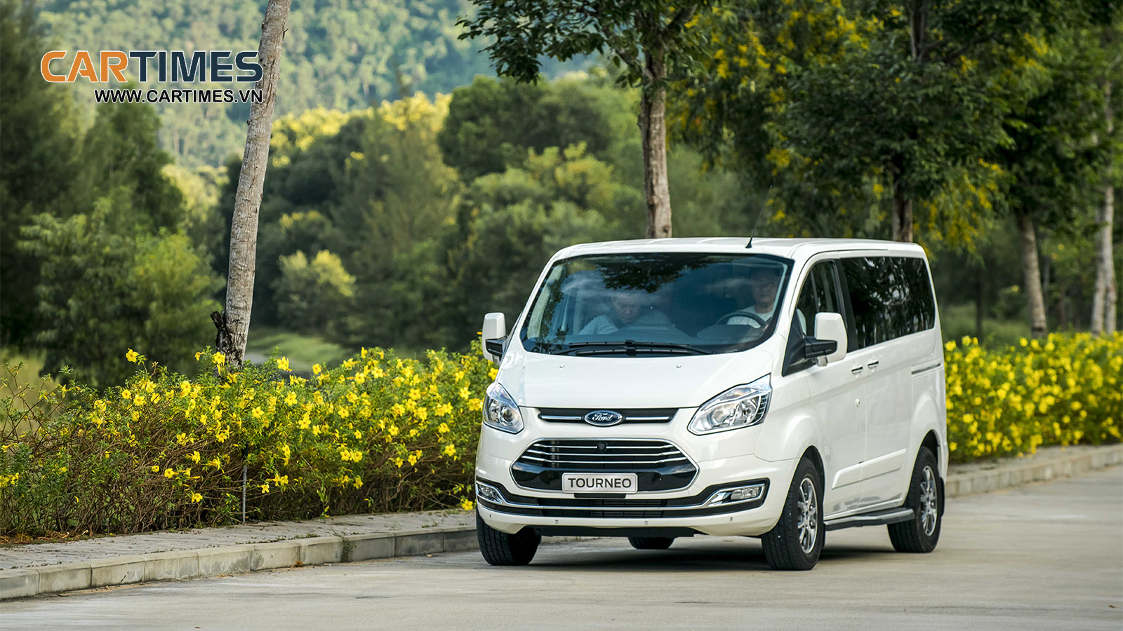 Ngoại thất Ford Tourneo