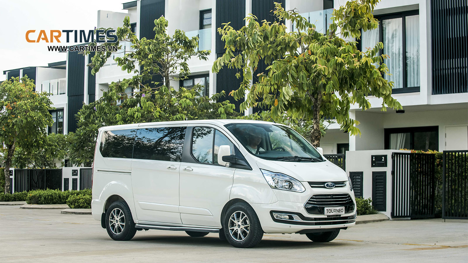 Tổng thể thân xe Ford Tourneo