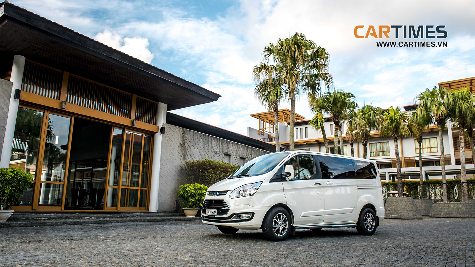 Giá xe Ford Tourneo