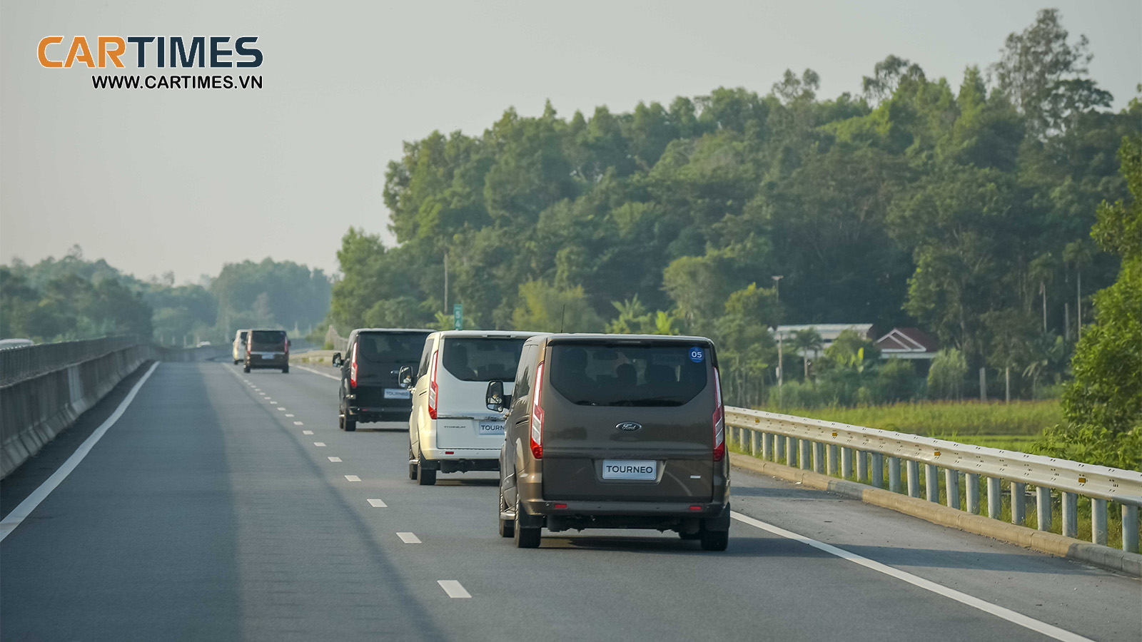 Vận hành Ford Tourneo