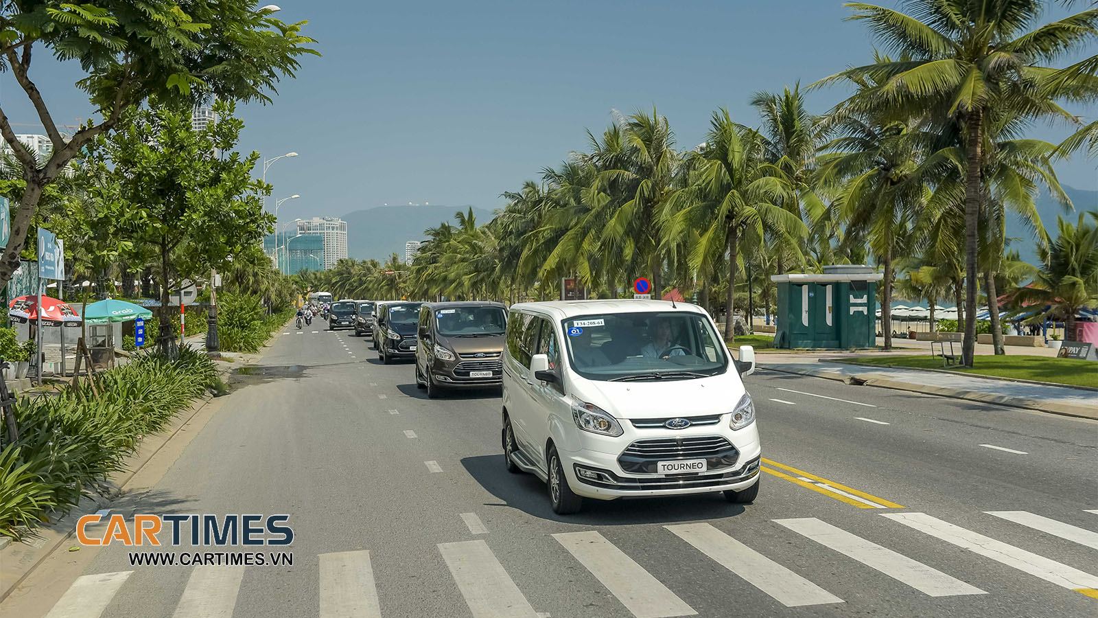 Vận hành xe Ford Tourneo