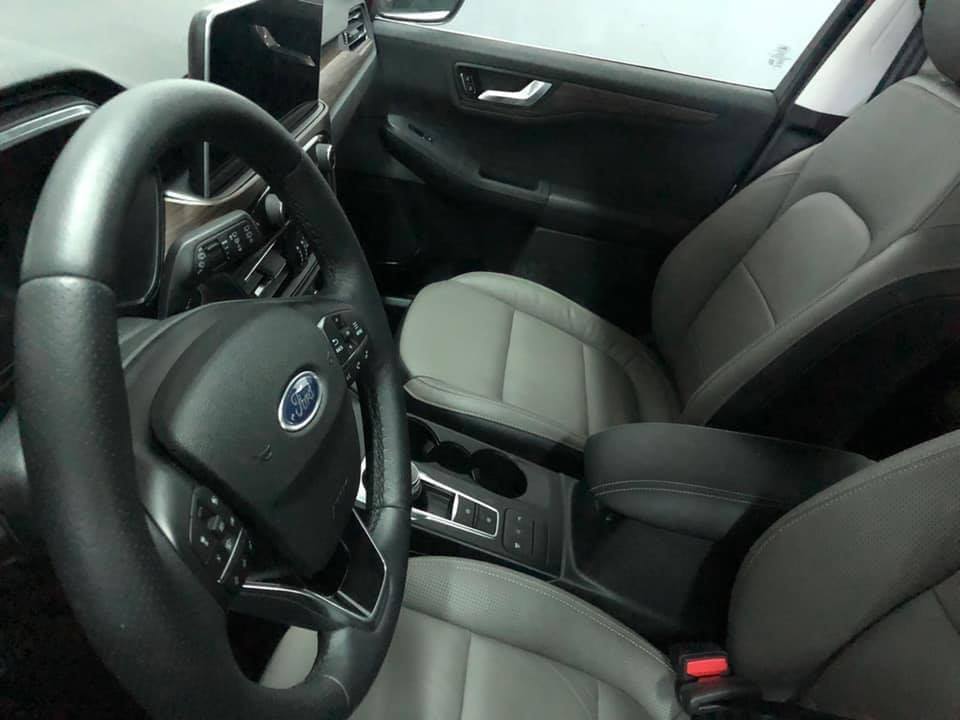 Nội thất xe Ford Escape 2020