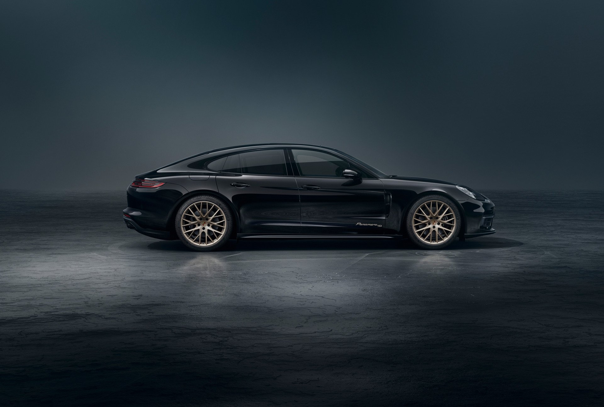 Thiết kế la zăng và màu sơn của Porsche Panamera 10 Year Edition
