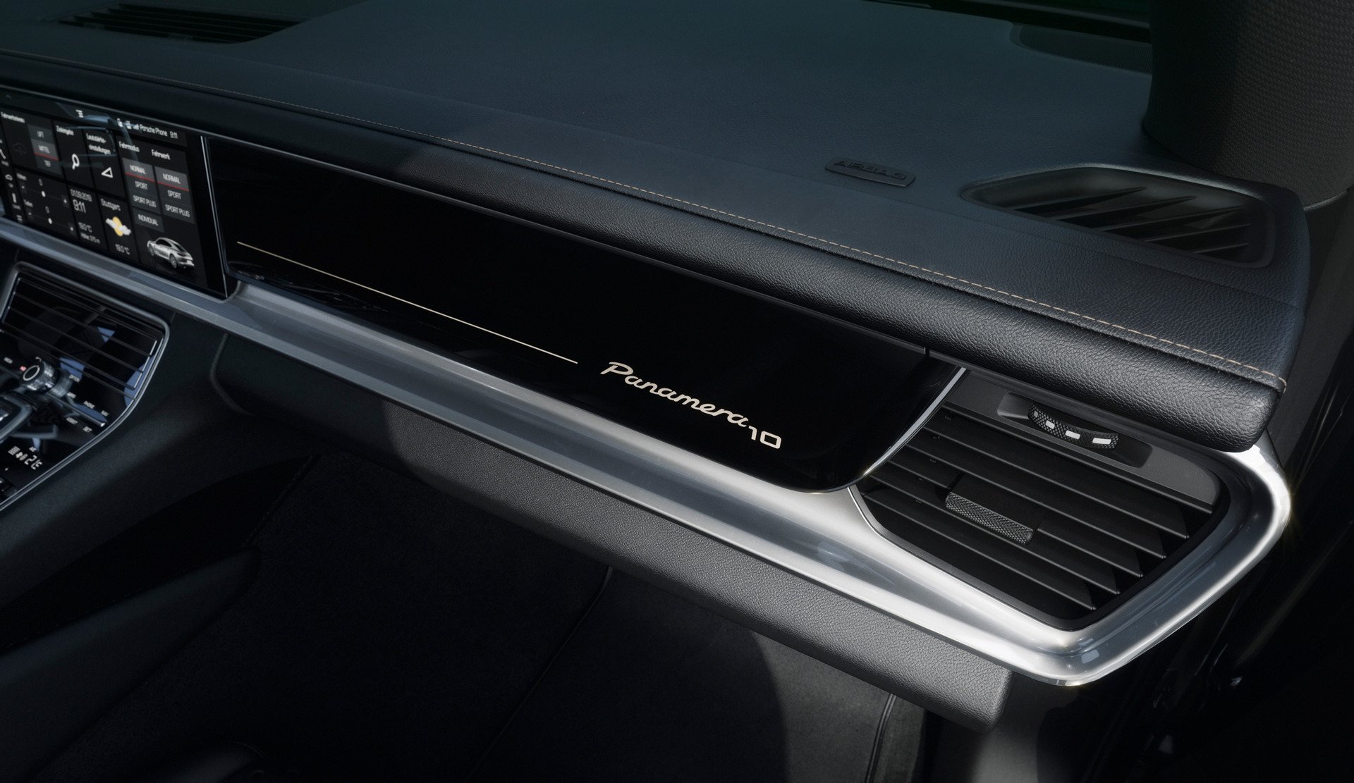 Táp lô xe Porsche Panamera 10 Year Edition