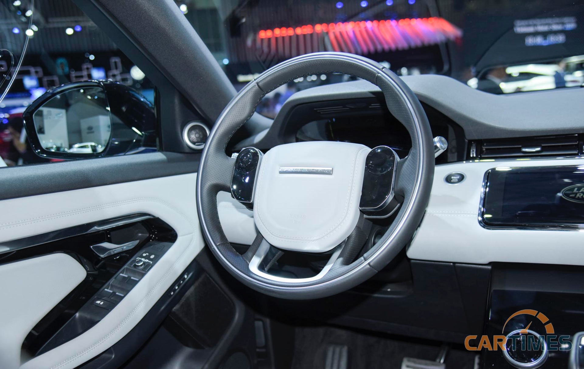 Thiết kế vô lăng xe Range Rover Evoque 2020