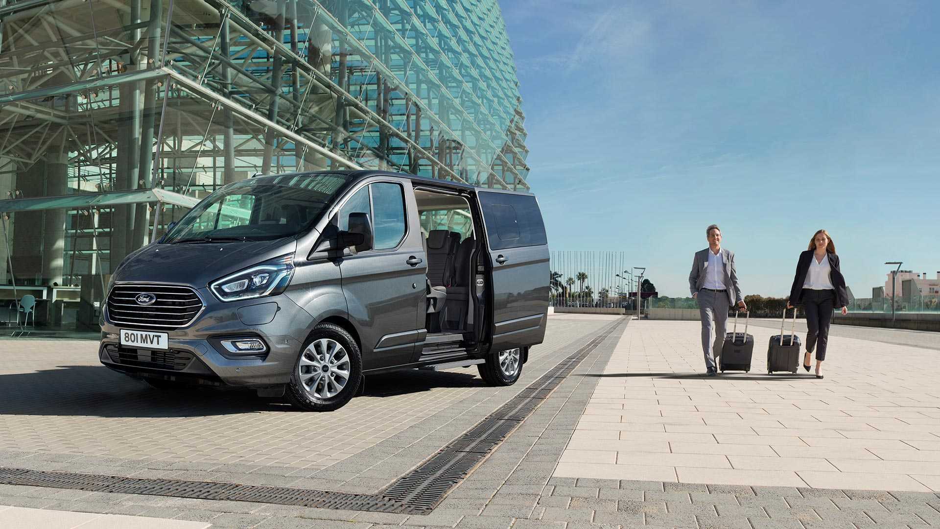 Xe Ford Tourneo