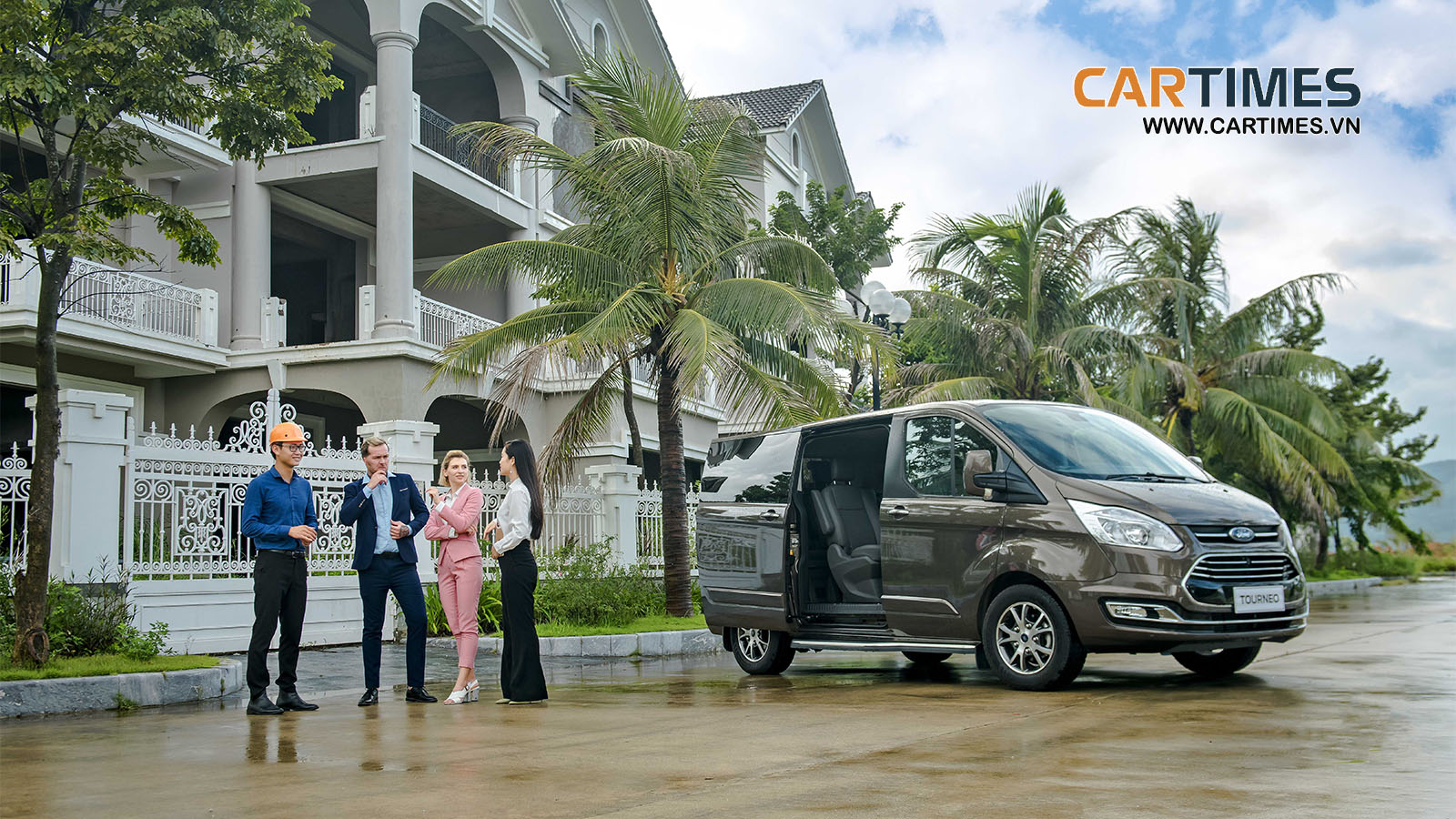 Giá xe Ford Tourneo