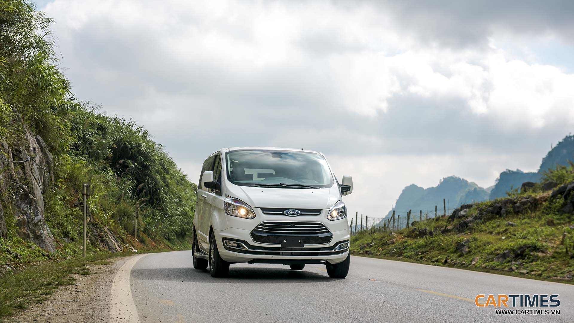 Xe Ford Tourneo vận hành