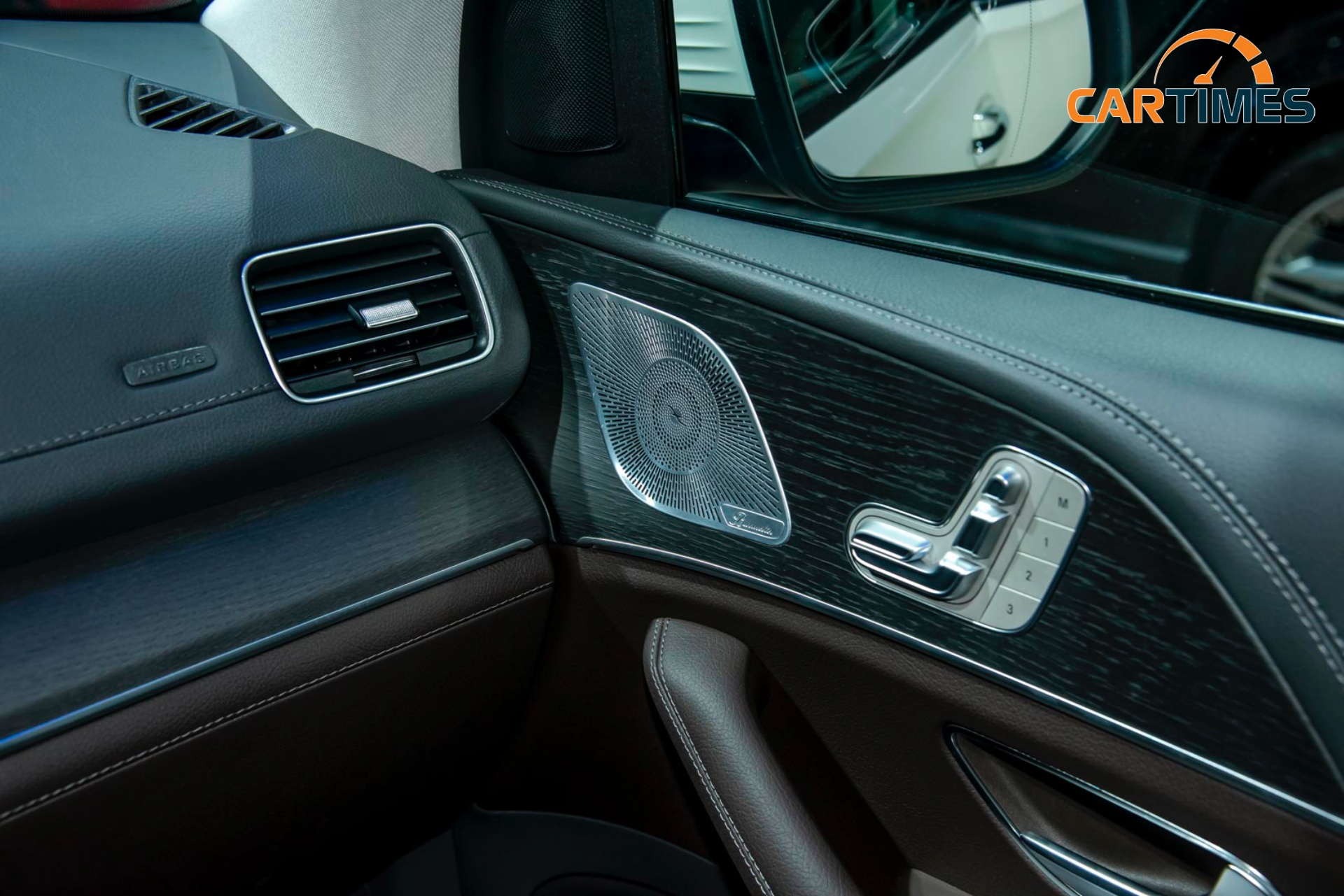 Hệ thống loa Burmester trên xe Mercedes-Benz GLE 450 4MATIC