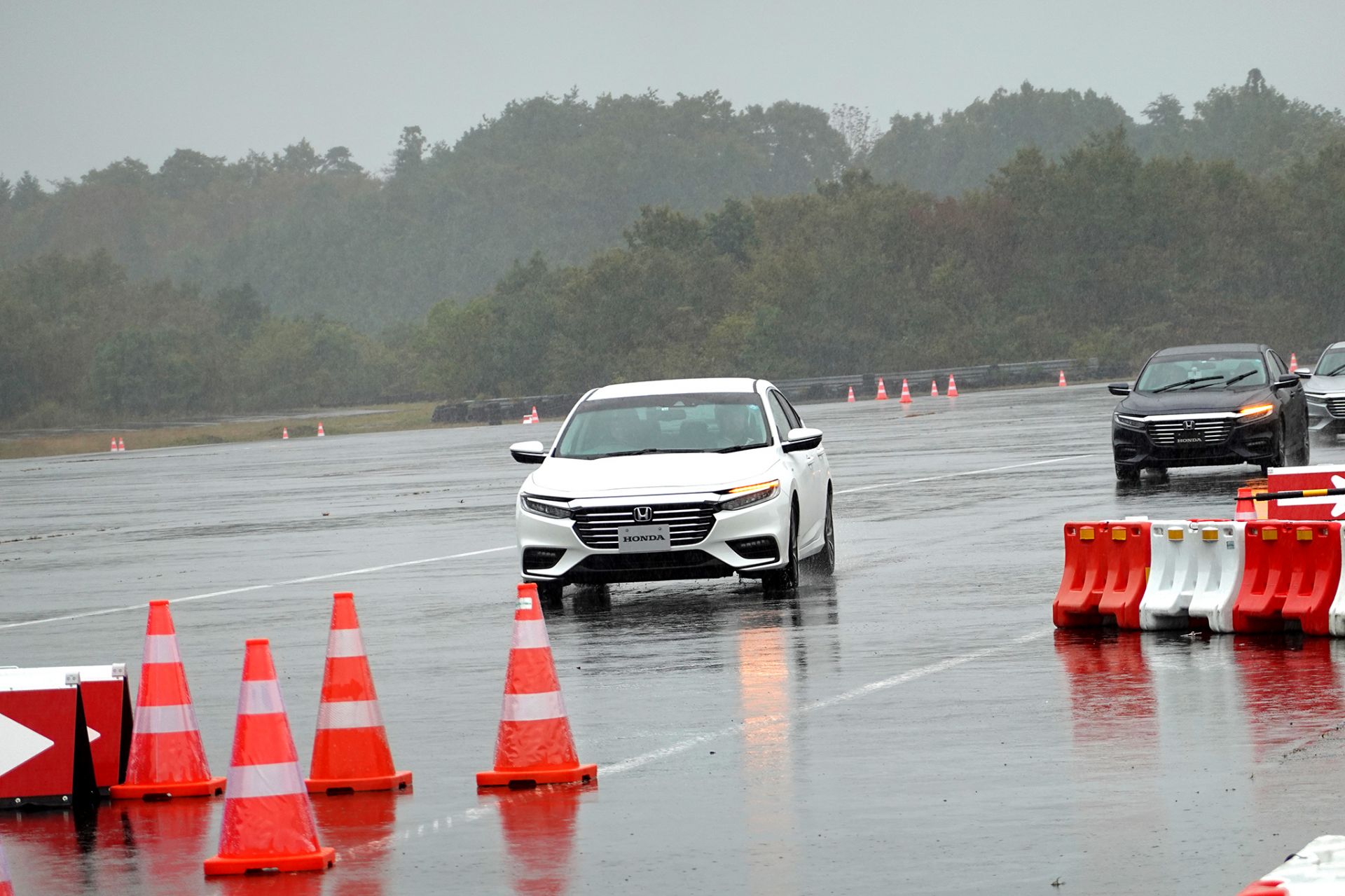 Trải nghiệm Honda Insight tại trường đua Twin Ring Motegi và Viện nghiên cứu ô tô Nhật Bản.