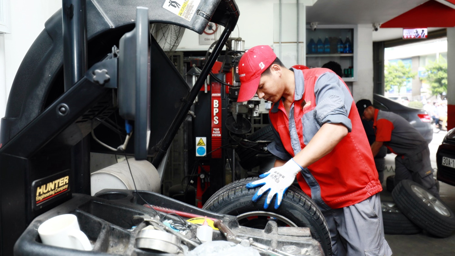 An toàn là một trong những giá trị cốt lõi của Bridgestone