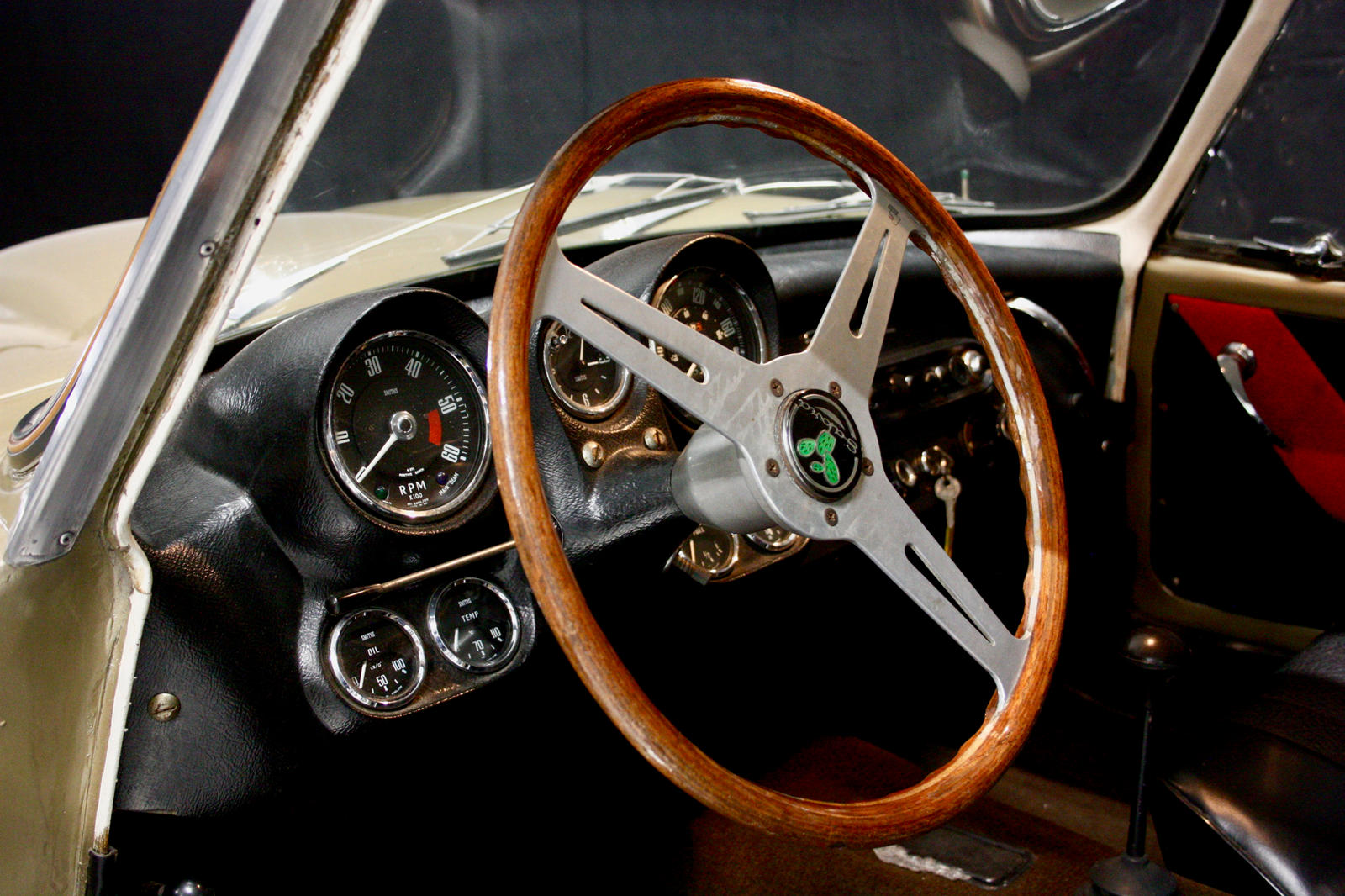 Cabin xe Sabra Sport GT