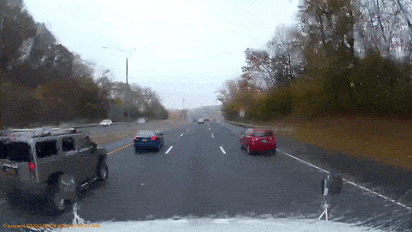 Tài xế xe Honda vượt ẩu mất lái và cái kết đắng khi gặp Hummer H2