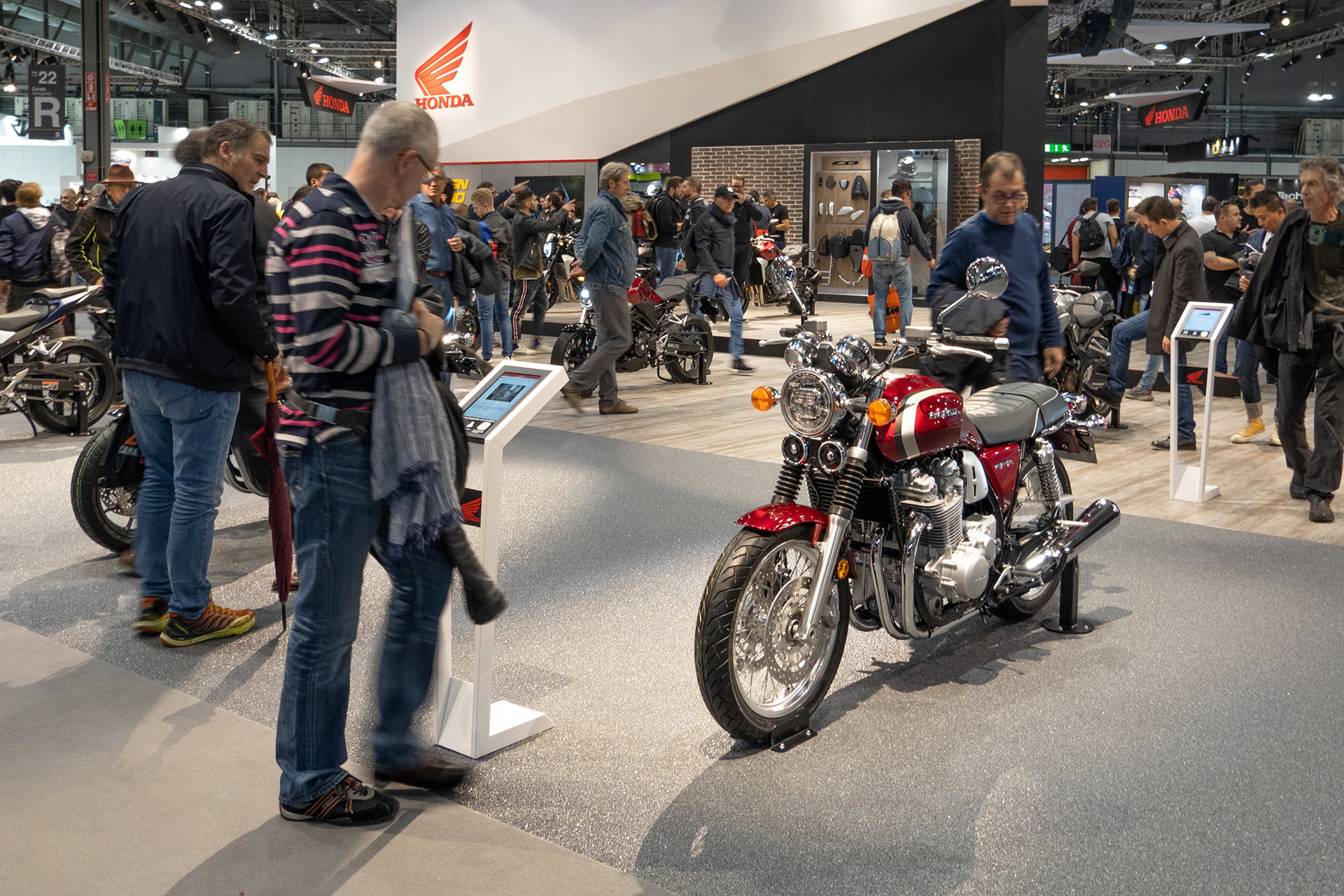 Xe CB1000R
