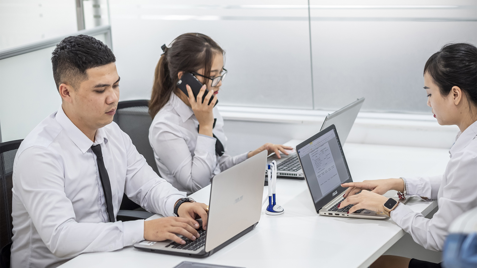 Đội ngũ nhân viên đảm bảo mang đến cho khách hàng sự yên tâm, thư thái và hài lòng cao nhất trong suốt quá trình sử dụng xe Maserati