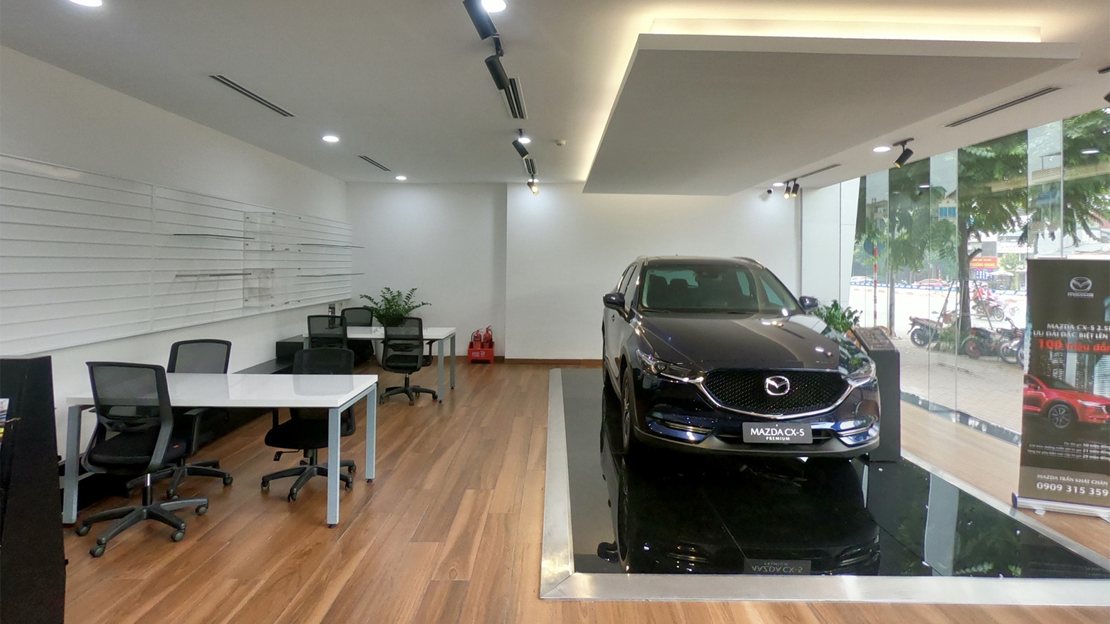 Showroom Mazda Trần Khát Chân