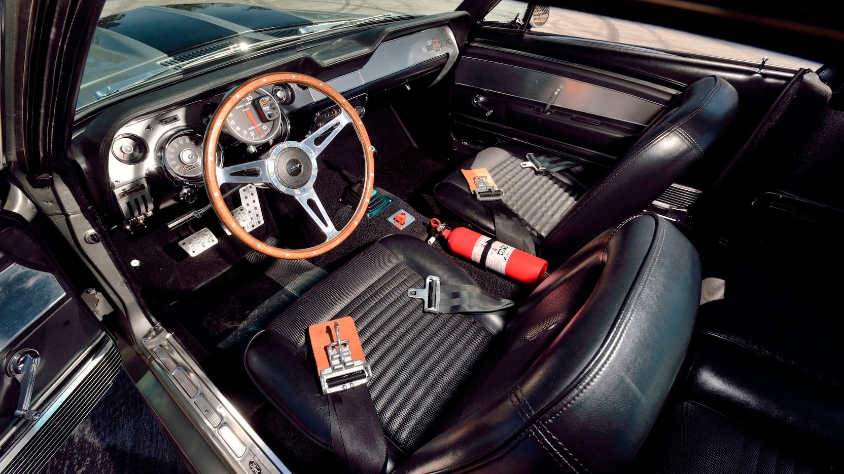 Cabin xe Ford Mustang Eleanor