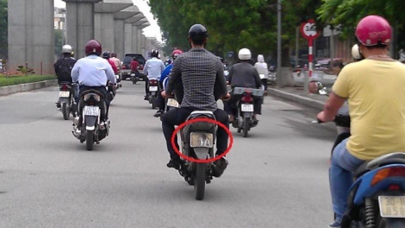 sử dụng biển số xe giả