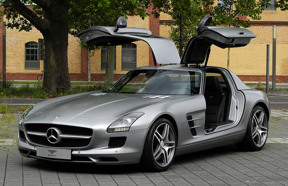 Siêu xe Tình cảnh thê thảm của siêu xe Mercedes-Benz SLS AMG cửa cánh chim đắt giá