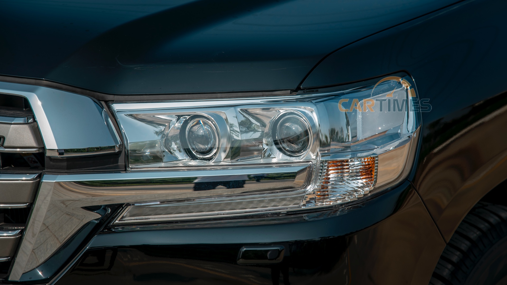 Đèn pha xe Toyota Land Cruiser 2020